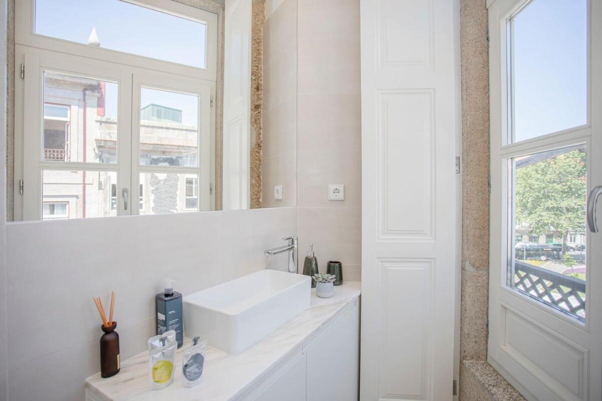 Liiiving In Porto - Aliados Stone Apartment Exteriér fotografie